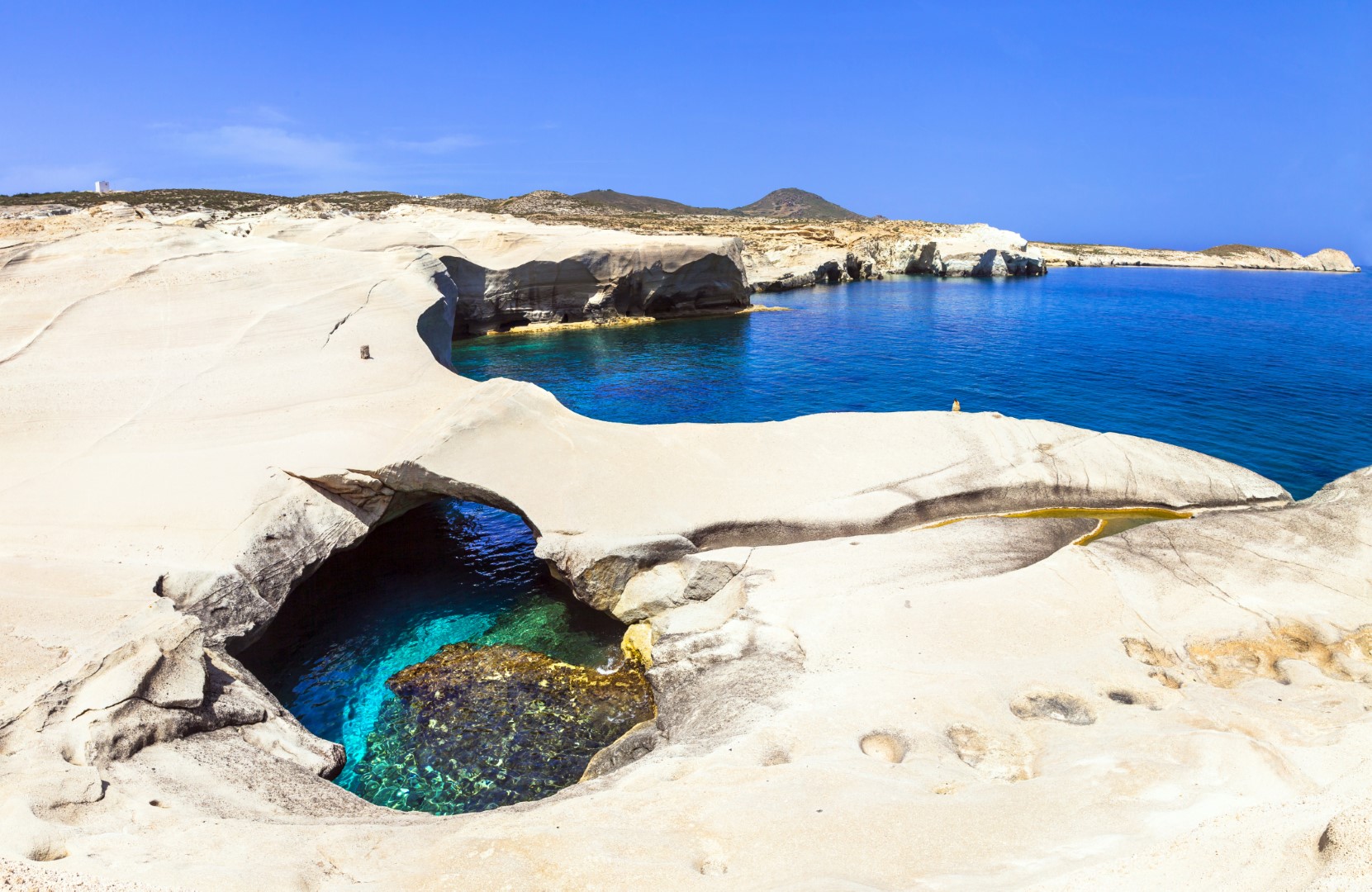 Top Milos Beach: Sarakiniko