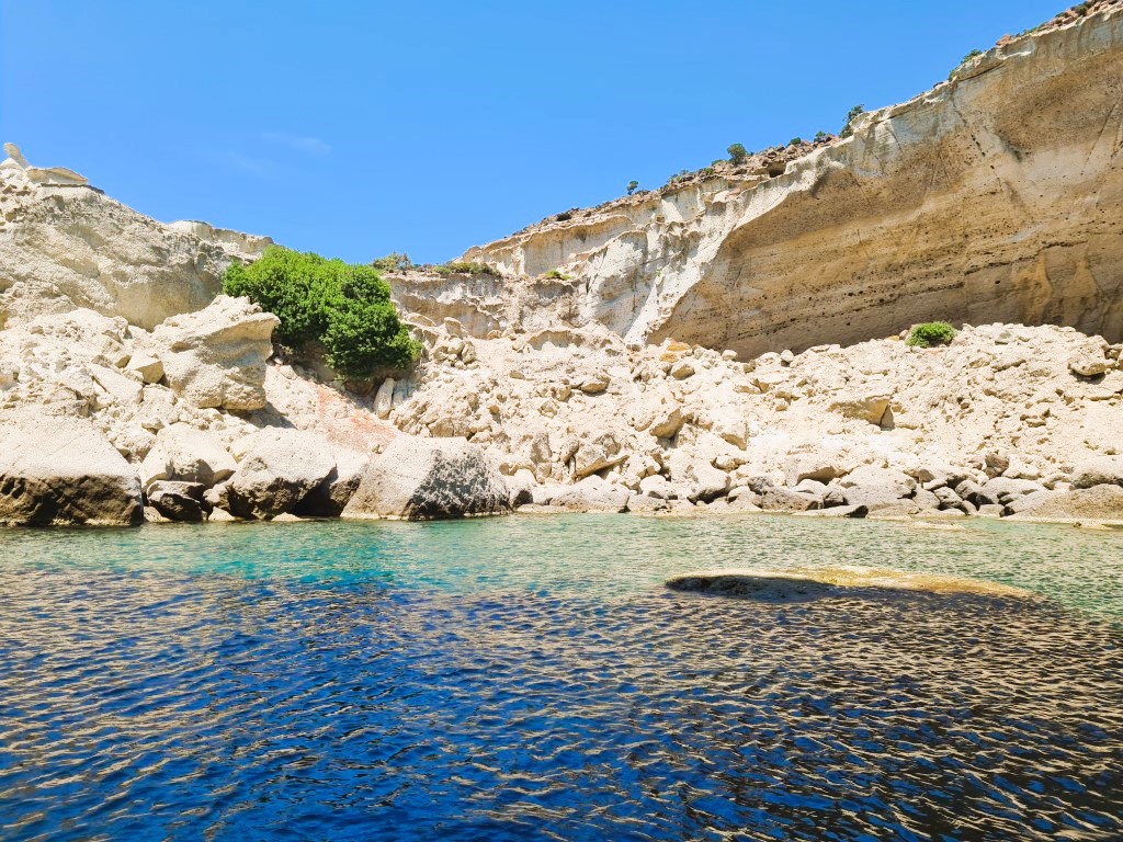 Best Milos beaches – Sikia
