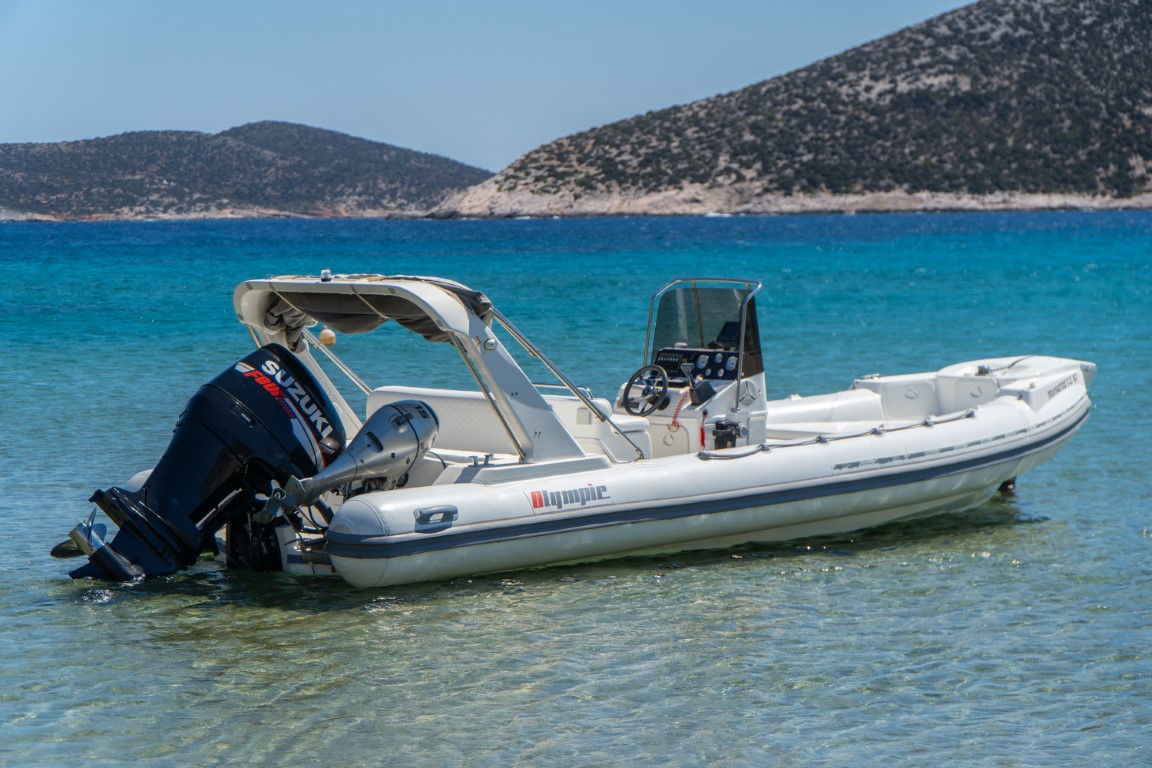 Drive your own boat Milos