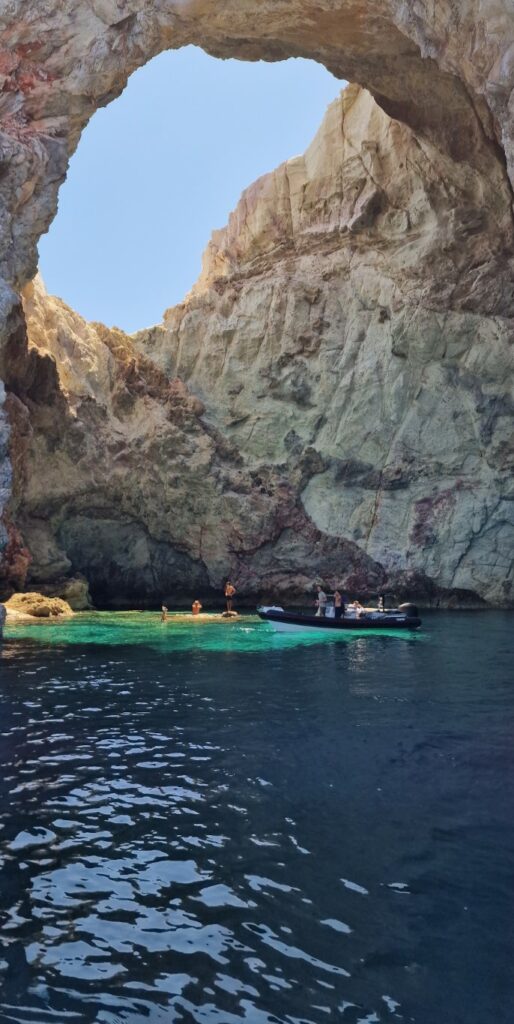 Private skipper boat cruises in Greece from Milos