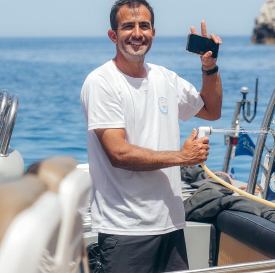 Ntinos skipper, A La Mer